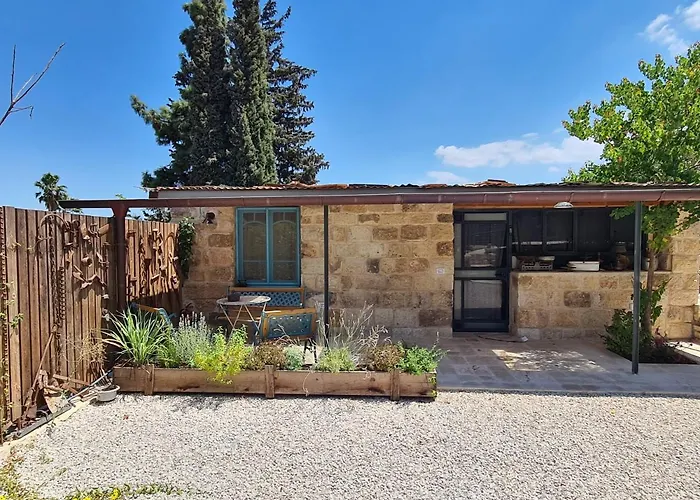 צימר חצר שמואלי - יחידת אירוח זוגית במושב אילניה