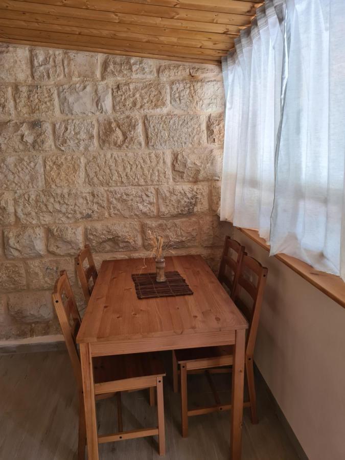 חצר שמואלי - יחידת אירוח זוגית במושב Holiday home *